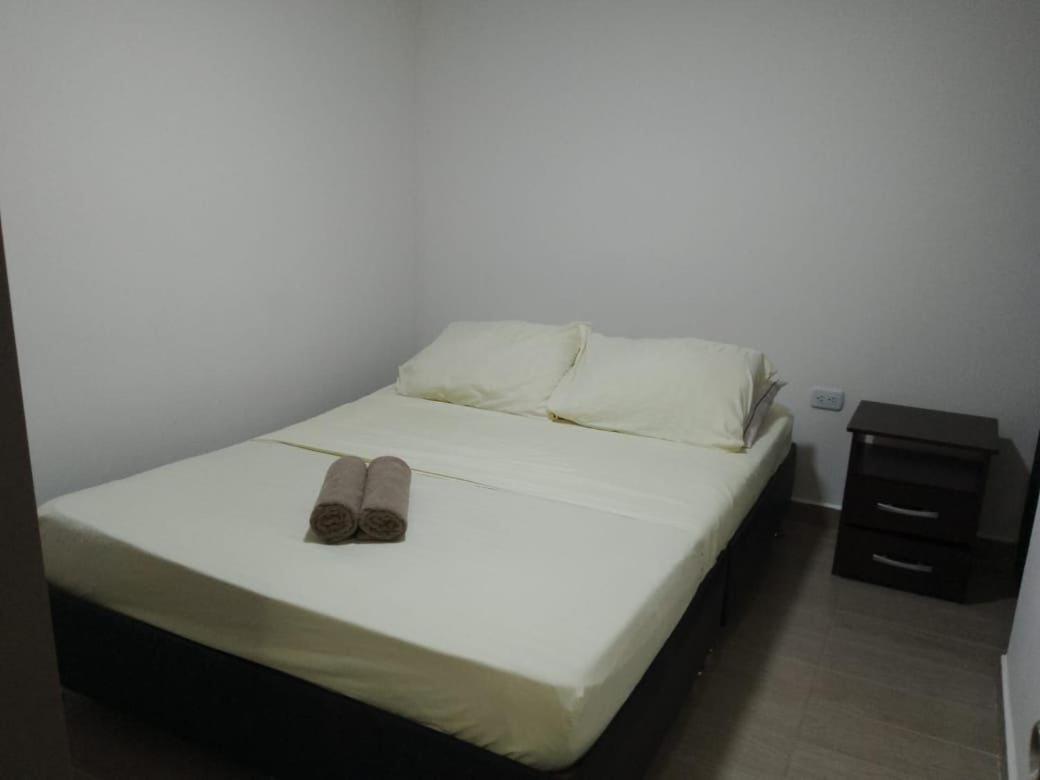 Hermoso Con Piscina Y Cerca A Playa. Apartment *